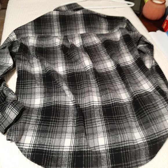 BLUE B Collection Plaid Flannel Button Down Shirt Shacket Black Gray Medium - Picture 7 of 11